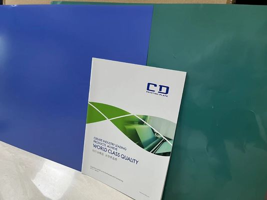 Jednowarstwowa pozytywowa płyta drukowa PS o energii naświetlania 80-100 MJ/cm² i wypalaniu płyty w temperaturze 220°C do druku offsetowego