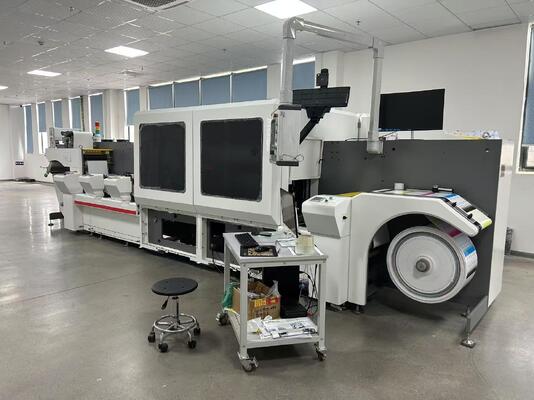 Cyfrowa prasa drukarska do druku monochromatycznego dwustronnego, wykorzystująca technologię atramentu pigmentowego na bazie wody, przeznaczona do rozwiązań drukowania