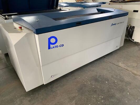 Konfigurowalna półautomatyczna maszyna do drukowania płyt CTCP z lampą UV, charakteryzująca się przyjaznym dla użytkownika designem