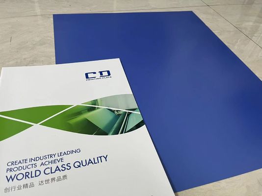 Niebieska płytka termiczna CTP z czasem rozwoju 25-30 sekund i wrażliwym źródłem światła 830 nm do druku o wysokiej precyzji